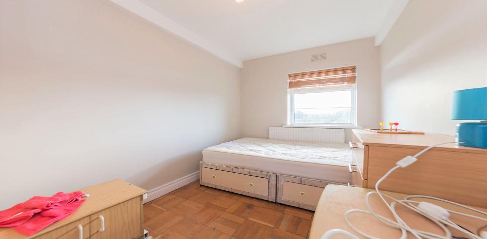 			3 Bedroom, 1 bath, 1 reception Flat			 Oman Avenue, WILLESDEN GREEN